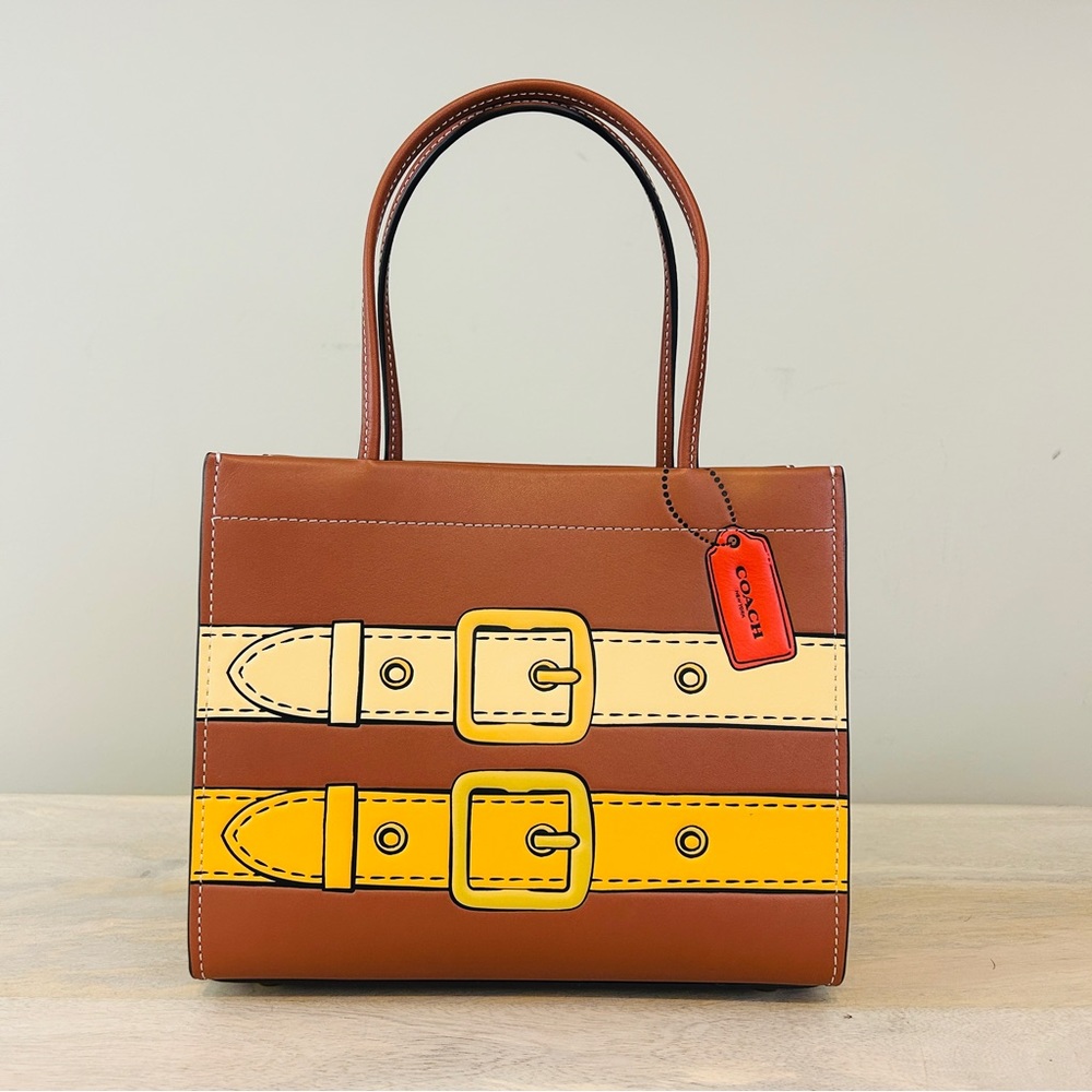 Coach Cashin Carry 22 in Trompe L'oeil Print, EUC